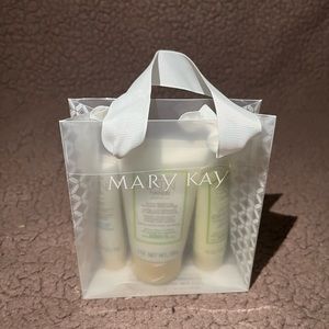 MARY KAY SATIN HANDS PAMPERING SET